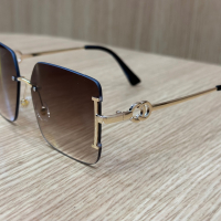 Слънчеви очила с кафеви стъкла и златна рамка, снимка 1 - Слънчеви и диоптрични очила - 44529878