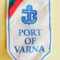 Пристанище Варна Значка с Флагче Соц. 1980те, снимка 1 - Колекции - 39135071
