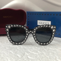 Gucci дамски слънчеви очила с камъни тип котка, снимка 5 - Слънчеви и диоптрични очила - 36172378