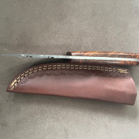 Ловен нож от Дамаска стомана с дръжка от палисандрово дърво и кожена кания, снимка 5 - Ножове - 44744841