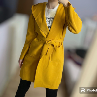 Тънко палто с качулка цвят горчица , снимка 2 - Палта, манта - 44569317