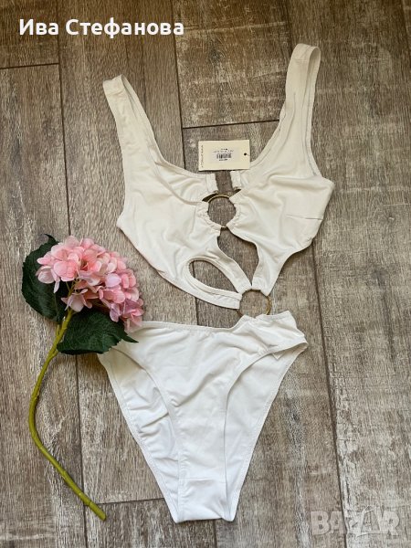 Нов с етикета висока талия  красив цял изрязан бял бански костюм номер 40, снимка 1