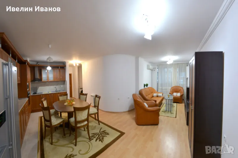 Собственик отдава тристаен апартамент 103 м2. Кооперация в топ център., снимка 1