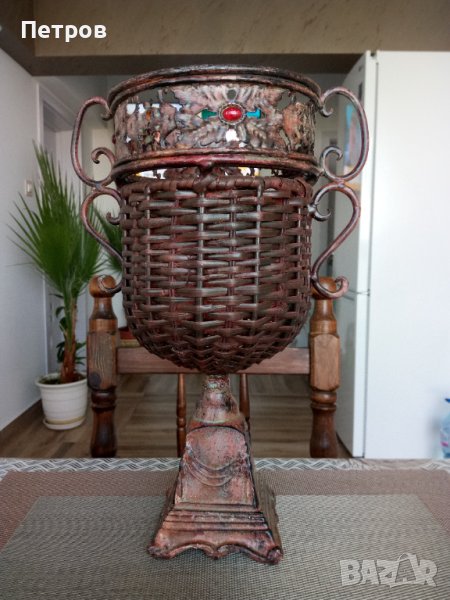 Продавам прекрасна, голям,старина ваза(декоративна)., снимка 1