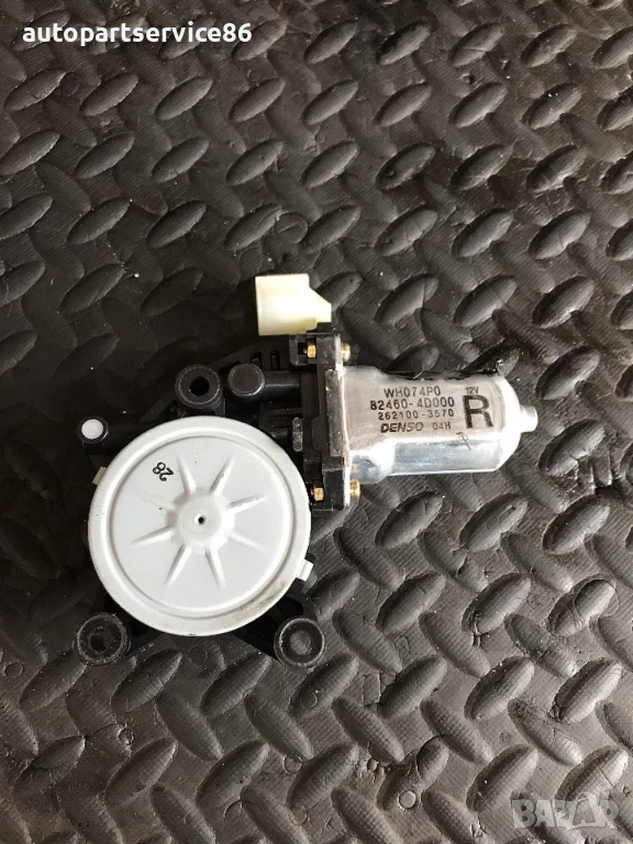 Мотор на стъклото на предната дясна врата за KIA Carnival 2.9 CRDi (2007–2010) 82460-4D000, снимка 1