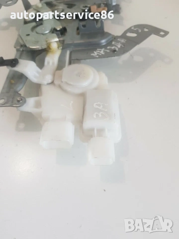 Заключващ механизъм за задна лява врата за Mazda 5 2.0D (2007) K20DR, снимка 2 - Части - 53700437