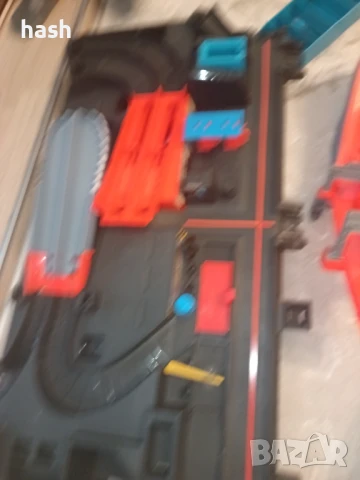 Hot Wheels City Ultimate Garage с Shark Attack, снимка 8 - Конструктори - 45031135