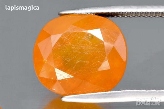 Голям жълт сапфир 21.39ct Cushion шлифовка, с пълнеж от оловно стъкло