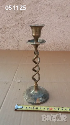 масивен бронзов свещник , снимка 4 - Антикварни и старинни предмети - 48524252
