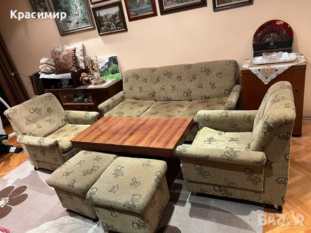 Продавам разтегателен диван, фотьойли, табуретки и маса