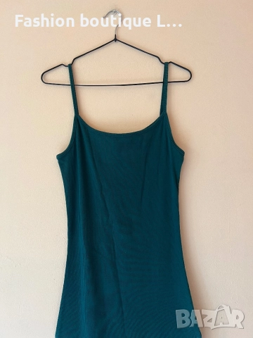 Тъмно зелена рипсена вталена рокля 40 размер 👗Състава е памук и еластант 👗 👗👗👗👗, снимка 2 - Рокли - 52051355