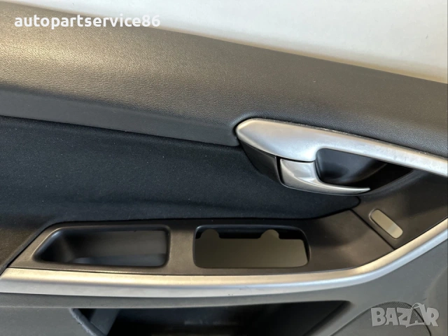 Черна облицовка на предна лява врата за Volvo XC60 (2011) 30766383, снимка 3 - Части - 53741939