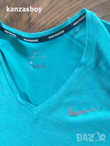 nike - страхотна дамска тениска КАТО НОВА , снимка 8 - Тениски - 41591930