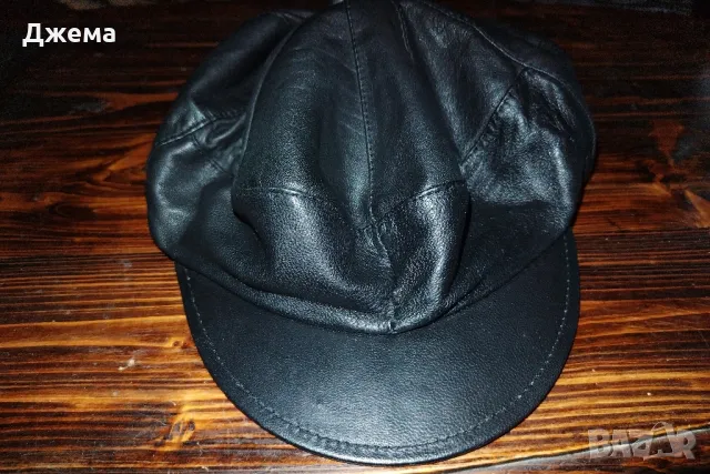 Кожена шапка с козирка 
