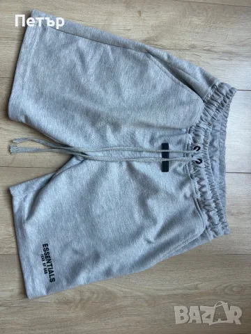 Продавам essentials fear of god къси панталонки размер Mz