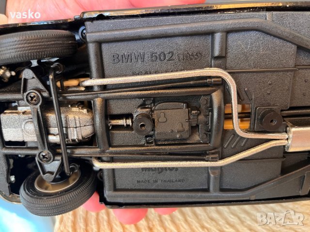 BMW 502 Maisto 1:18, снимка 13 - Колекции - 42313422