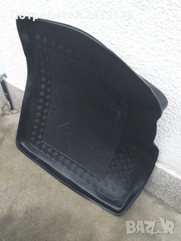 стелка за багажник на Фолксваген Венто 