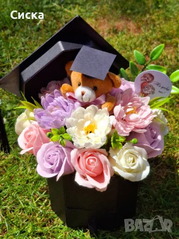 Тематични букети със сапунени цветя и плюшено мече за абитуриенти /абсолвенти, снимка 5 - Подаръци за жени - 50228221