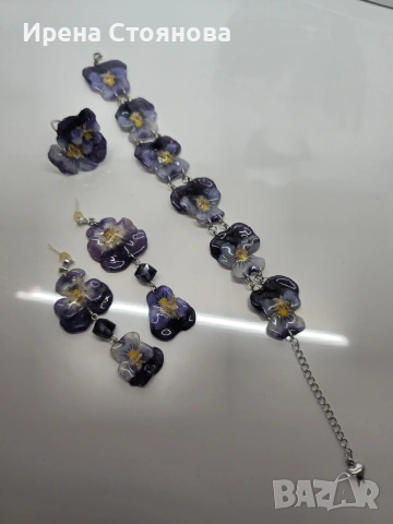 Комплект гривна, пръстен и обеци. Истински градински теменужки, запечатани в епоксидна смола 