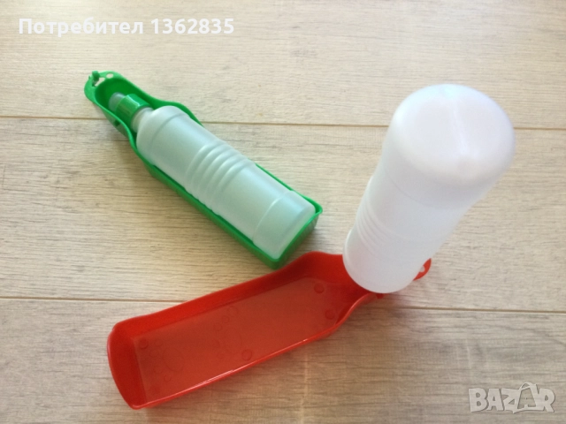 НОВИ преносими фламинго бутилка / диспенсъри за вода за куче от Италия 