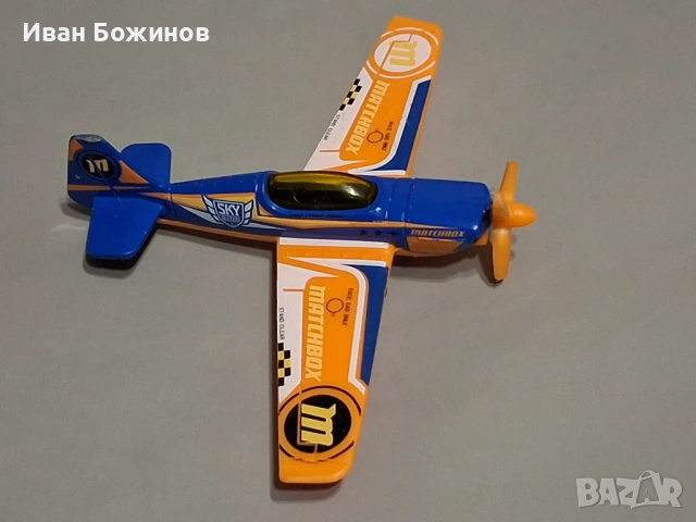 Самолет Matchbox.