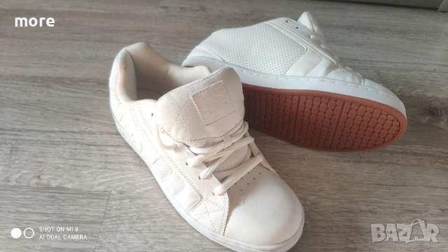 DC Shoes Сникърси Маратонки DC Shoes 43 номер, снимка 2 - Маратонки - 52420619