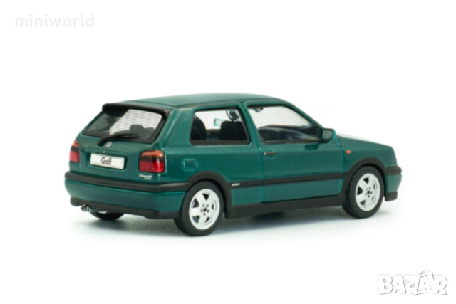 VW Golf 3 VR6 1994 - мащаб 1:43 на Solido моделът е нов в PVC дисплей-кейс, снимка 2 - Колекции - 53443736