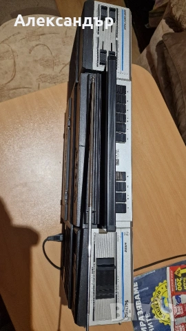 Радио касетофон Philips, снимка 2 - Радиокасетофони, транзистори - 53449233