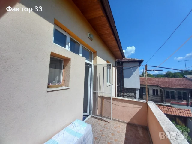 САНИРАНА  КЪЩА с ДВОР и МАГАЗИН  в ЦЕНТЪРА НА гр. КОСТЕНЕЦ, снимка 3 - Къщи - 50561519