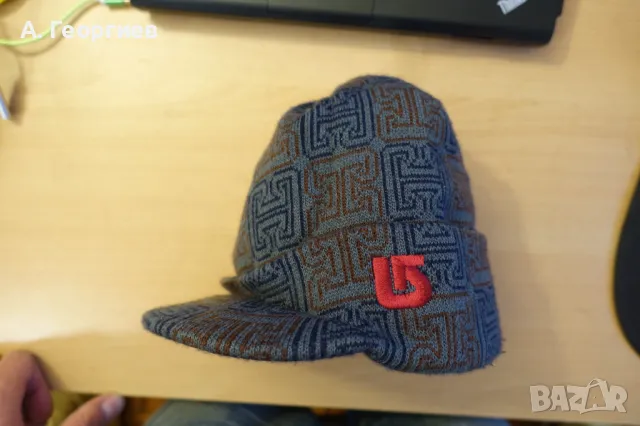 Burton зимна шапка за ски сноуборд, снимка 2 - Шапки - 48456959