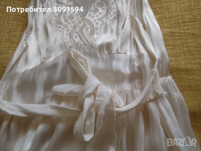 19 век Дамска нощница бродирана  бял копринен сътен, снимка 8 - Антикварни и старинни предмети - 41703315