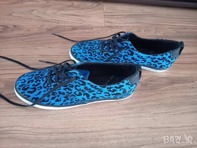 Adidas оригинални дамски UK 38 2/3