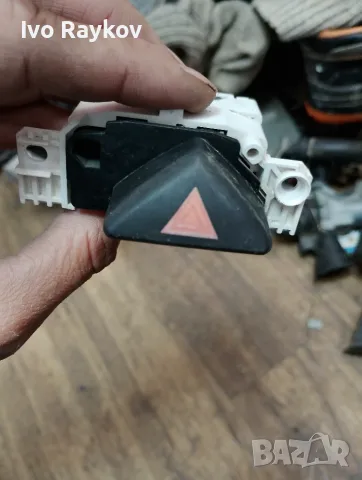 Авариен бутон за FORD FOCUS MK1 , 2M5T13A350AA, снимка 2 - Части - 56330869
