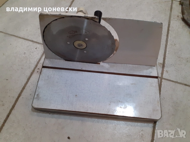 Инструмент,циркуляр ца рязане на кашкавал ,салам,шунка и др.