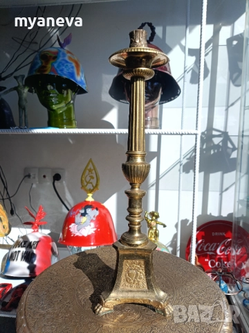 Масивен , метален свещник с богата орнаментика., снимка 5 - Статуетки - 51527423