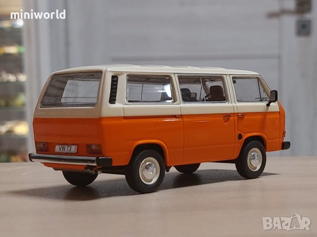Volkswagen T3 Caravelle Bus 1981 - мащаб 1:43 на IXO моделът е нов в PVC дисплей-кейс VW Transporter, снимка 13 - Колекции - 42495886
