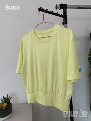 Дамска тениска в размер M-L, снимка 2 - Тениски - 44356896