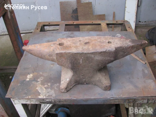 йорс наковалня , 45см - цена 75 евро отдолу има квадрат за захват 30/30 см - тежи над 30 кг , старо 