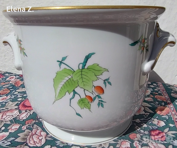 Голяма кашпа Herend - ръчно рисувана