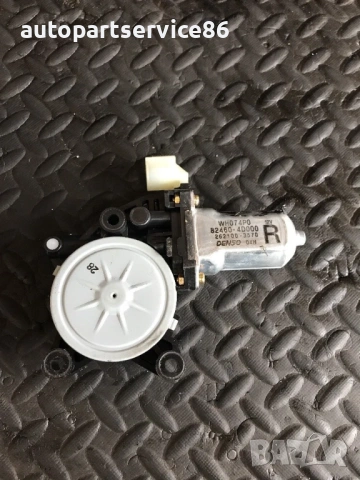 Мотор на стъклото на предната дясна врата за KIA Carnival 2.9 CRDi (2007–2010) 82460-4D000