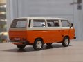 Volkswagen T3 Caravelle Bus 1981 - мащаб 1:43 на IXO моделът е нов в PVC дисплей-кейс VW Transporter, снимка 13