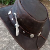 Каубойска шапка Естествена кожа Сребристи катарами, снимка 3 - Шапки - 41883538