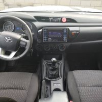 Toyota Hilux 2.4D, снимка 6 - Автомобили и джипове - 44280073