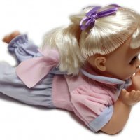 Кукла - музикална, с подвижни крака и глава, легнала, снимка 1 - Кукли - 34323553