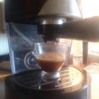 Кафе машина Saeco с неръждаем бойлер с ръкохватка с крема диск и прави хубаво кафе с каймак , снимка 2 - Кафемашини - 34849288
