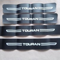 Качествени черен карбон стикери за прагове с надпис Touran на Volkswagen кола автомобил ван +подарък, снимка 1 - Аксесоари и консумативи - 44180471