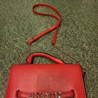 Червена малка чанта , снимка 1 - Чанти - 42598343