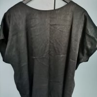 Черна сатенена блузка, снимка 1 - Туники - 41673500