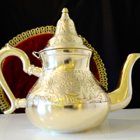 Антикварен бронзов чайник,релеф,орнаменти, снимка 1 - Антикварни и старинни предмети - 36251763