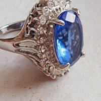 Прекрасен дамски пръстен родий ,син топаз и циркони, снимка 7 - Пръстени - 42330887
